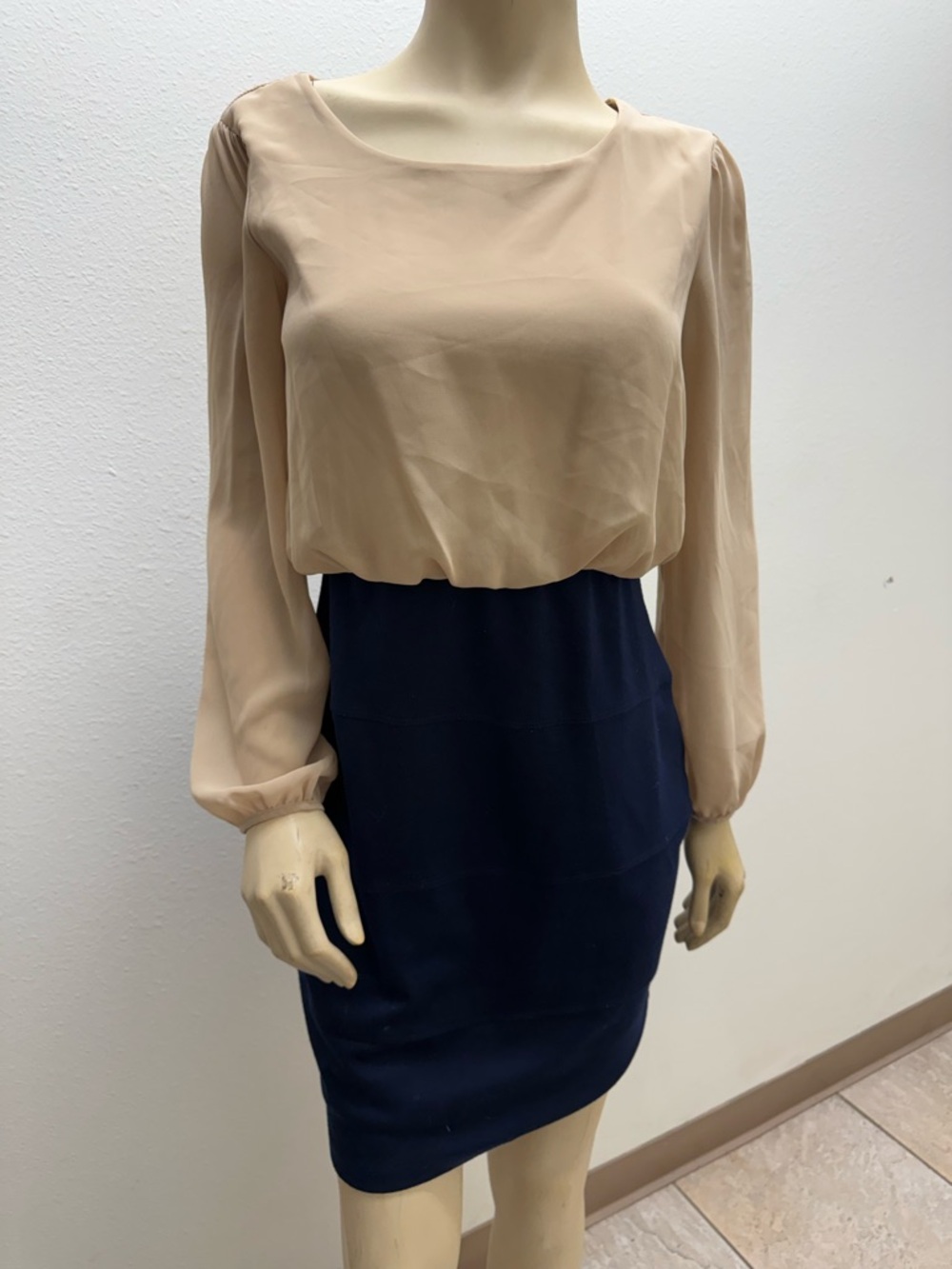 Enfocus Studio Beige Top - Size 6